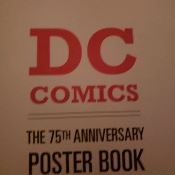 DC COMICS POSTER BOOK - Picture 2 of 4